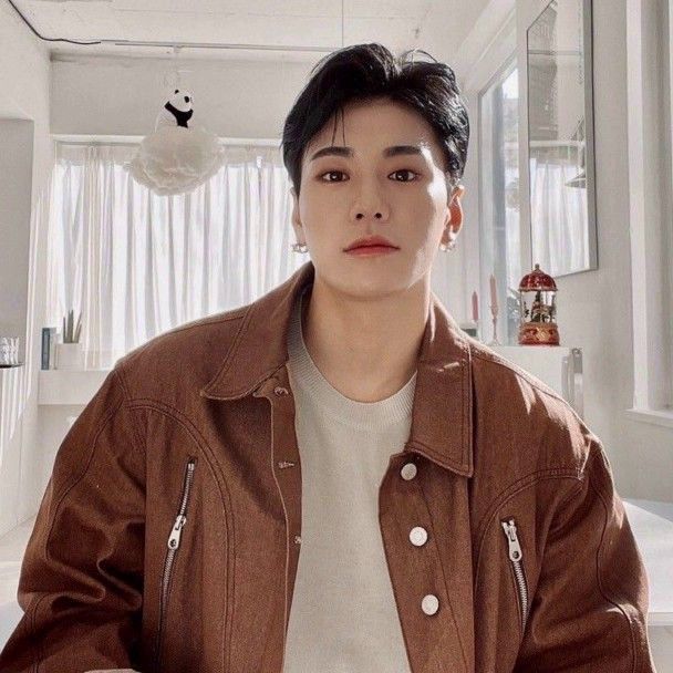 Behind-the-scenes cut of Kim Sangkyun