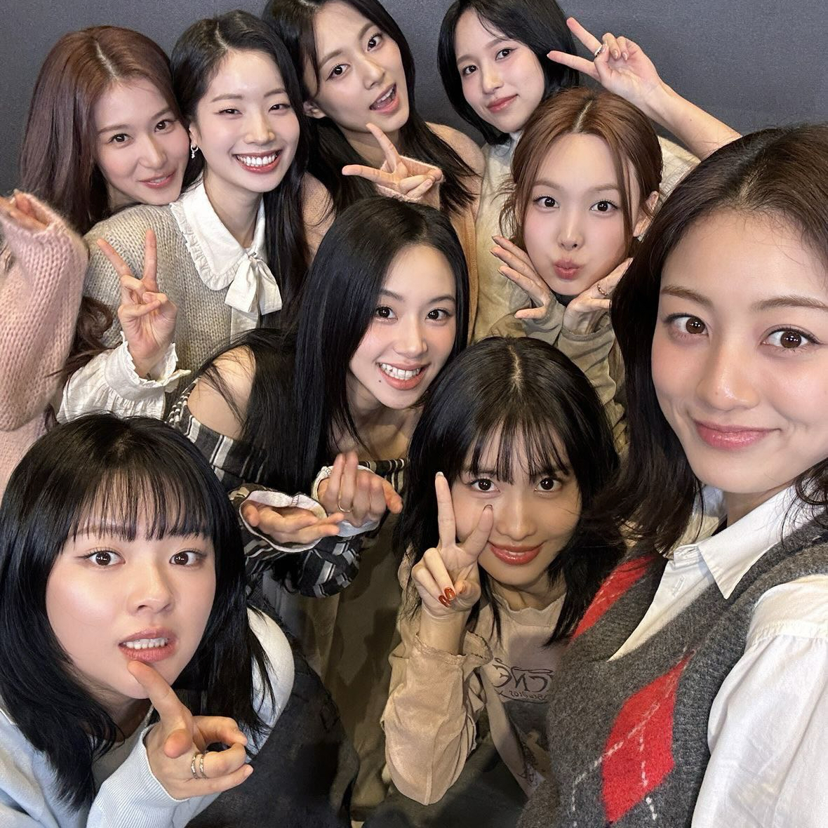 TWICE의 비하인드 컷