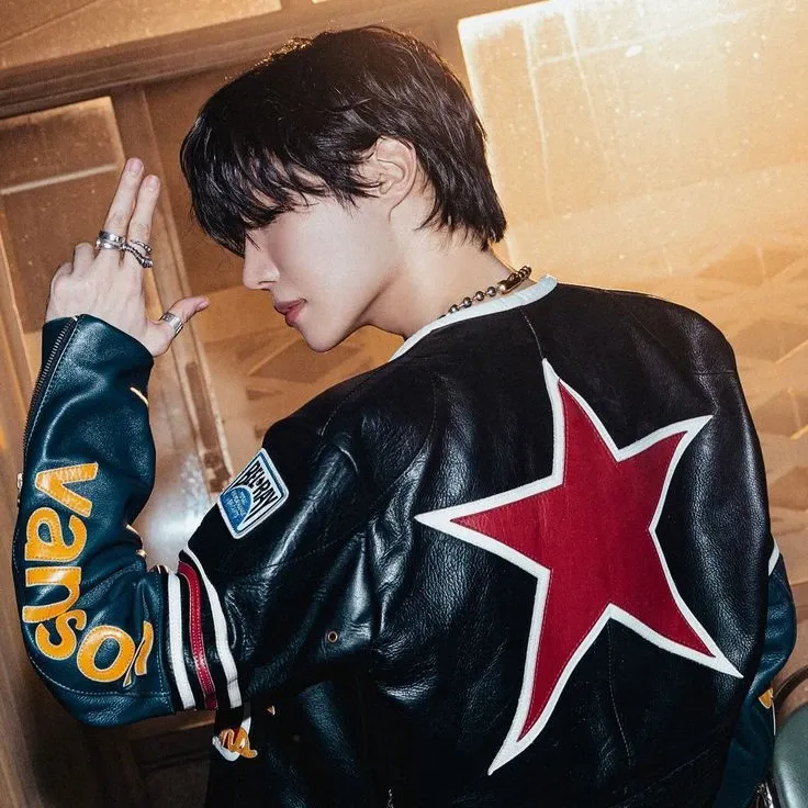 Momen yang diabadikan oleh penggemar j-hope (BTS)