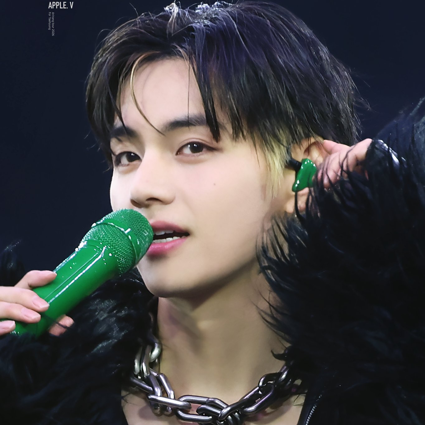 뷔 (방탄소년단)의 최신 사진
