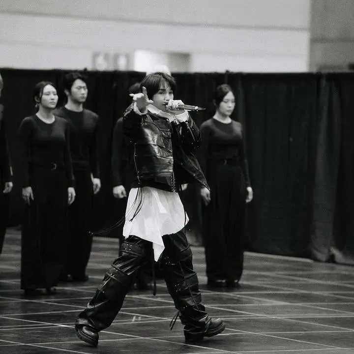 Foto aktivitas terbaru SUGA (BTS)