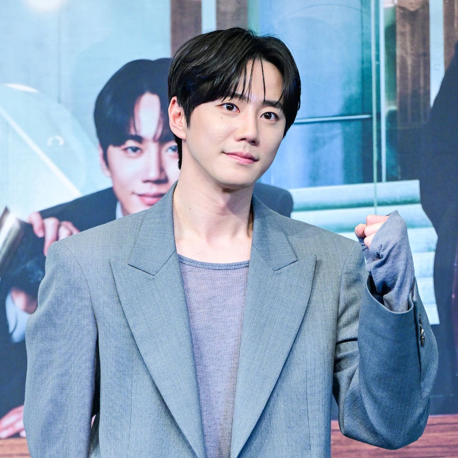 Recent activity shot of Lee Junyoung