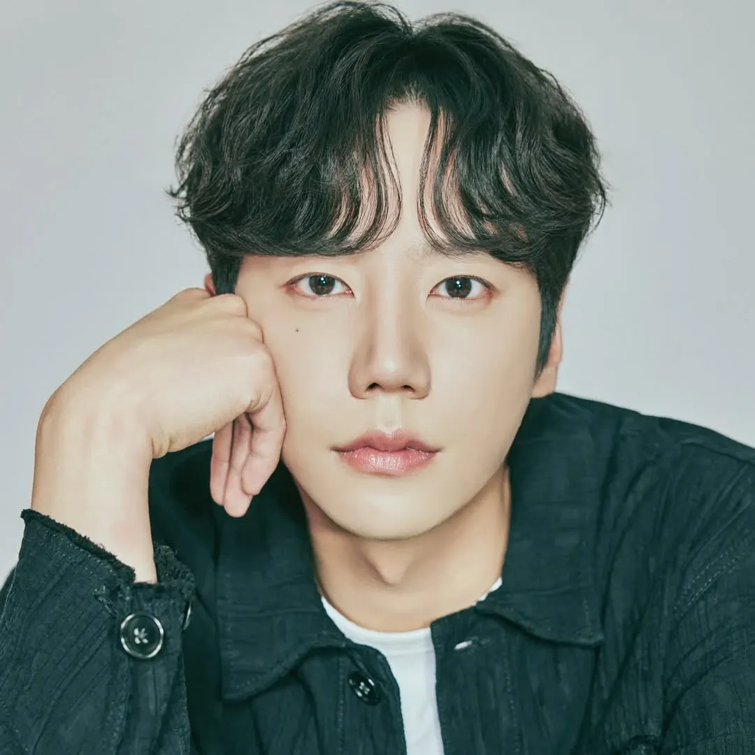 Recent activity shot of Lee Junyoung