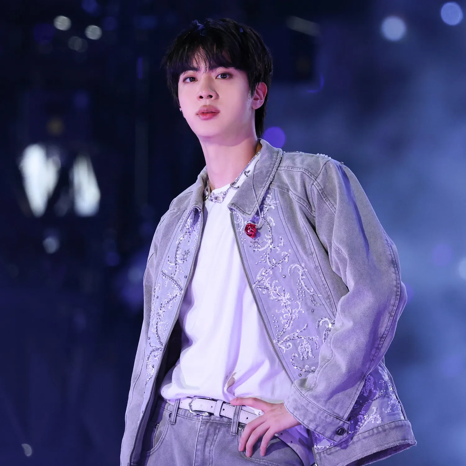 Foto aktivitas terbaru Jin (BTS)