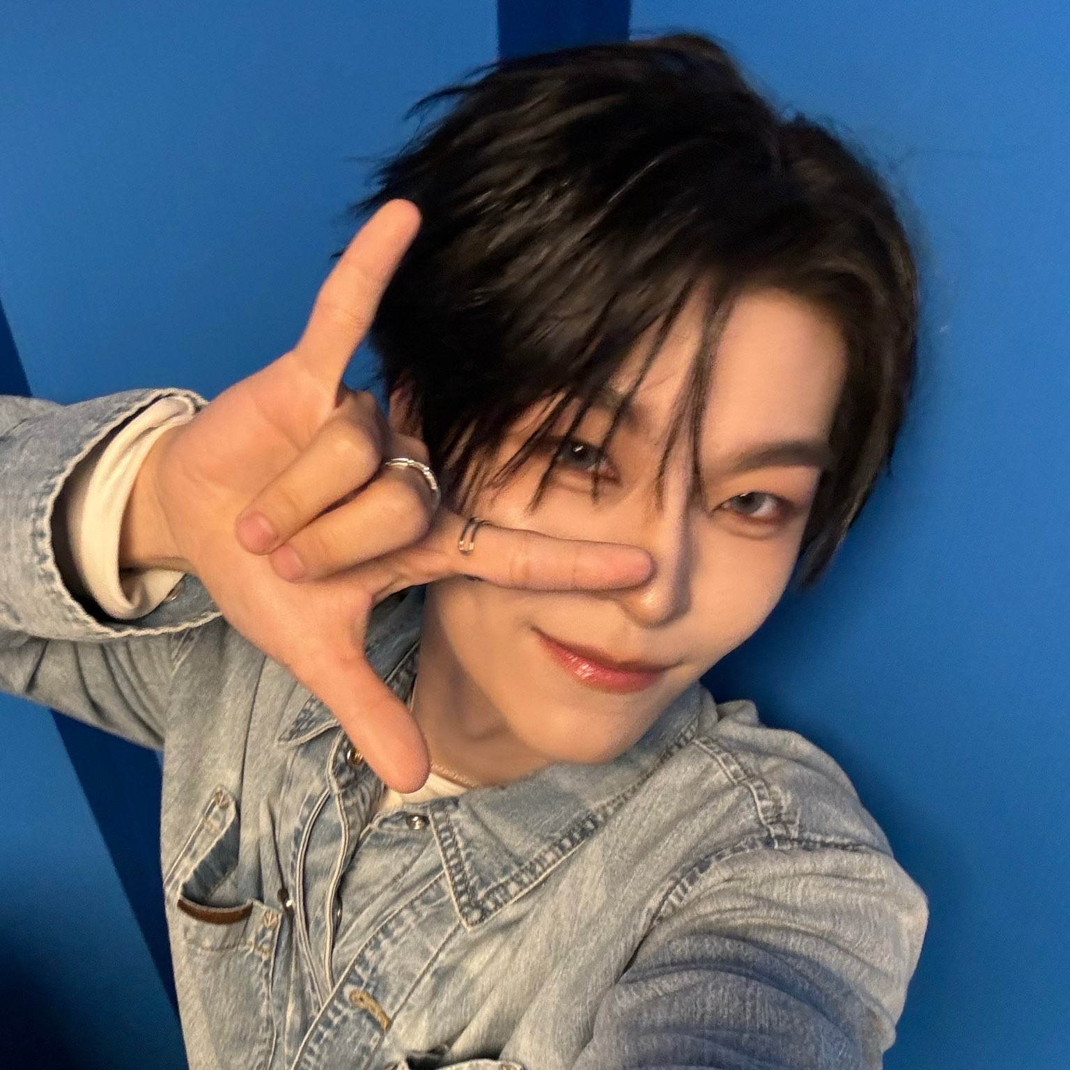 A moment captured by He Xinlong (ALPHA DRIVE ONE)'s fan