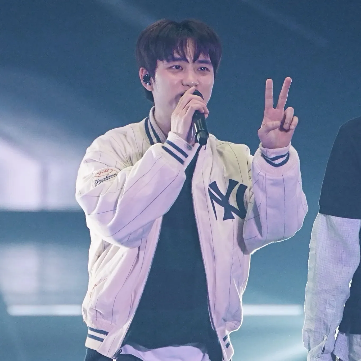 Behind-the-scenes cut of D.O. (EXO)