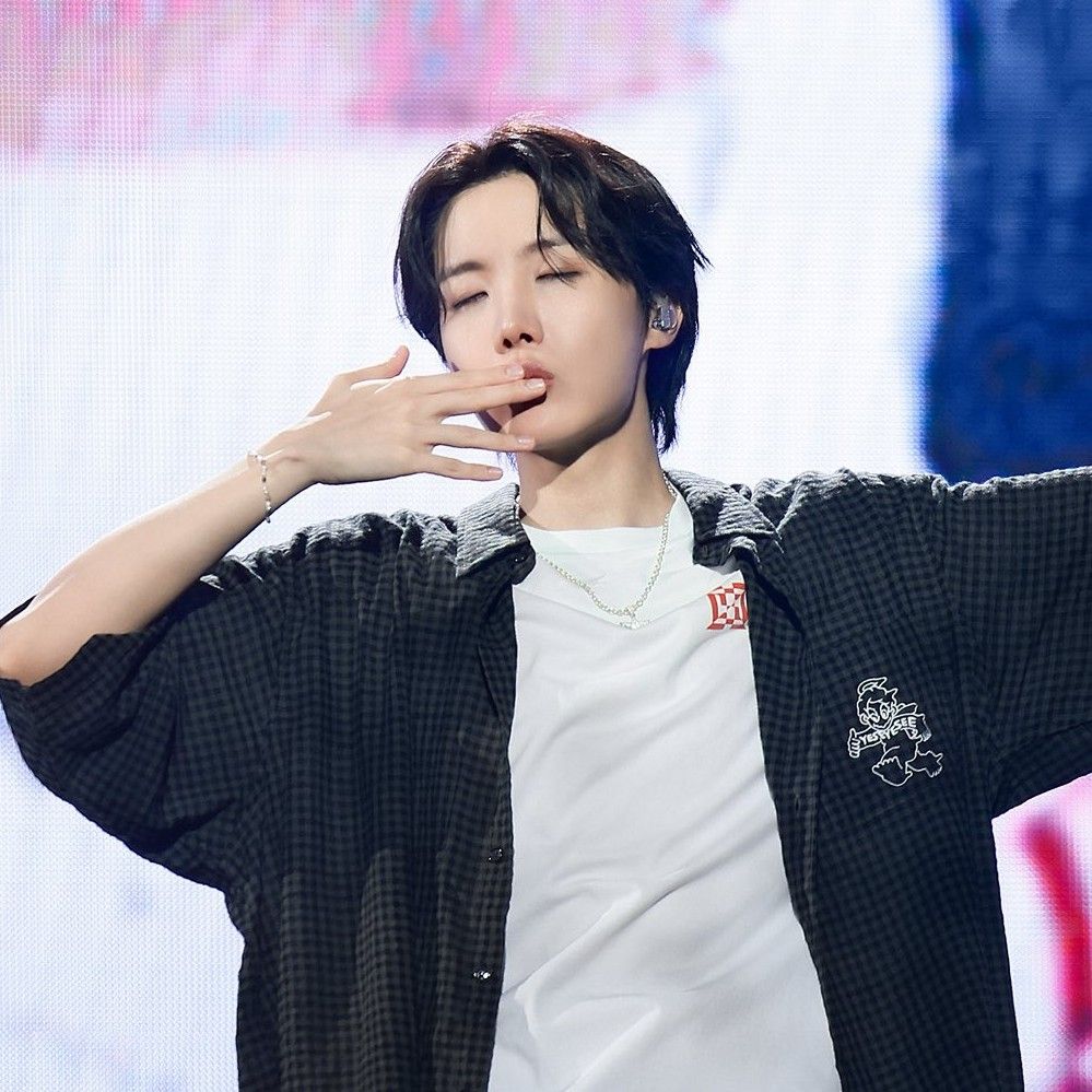 제이홉 (방탄소년단)의 최신 사진