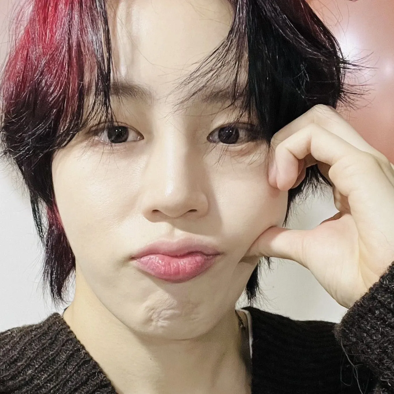 A moment captured by Ha Sungwoon's fan