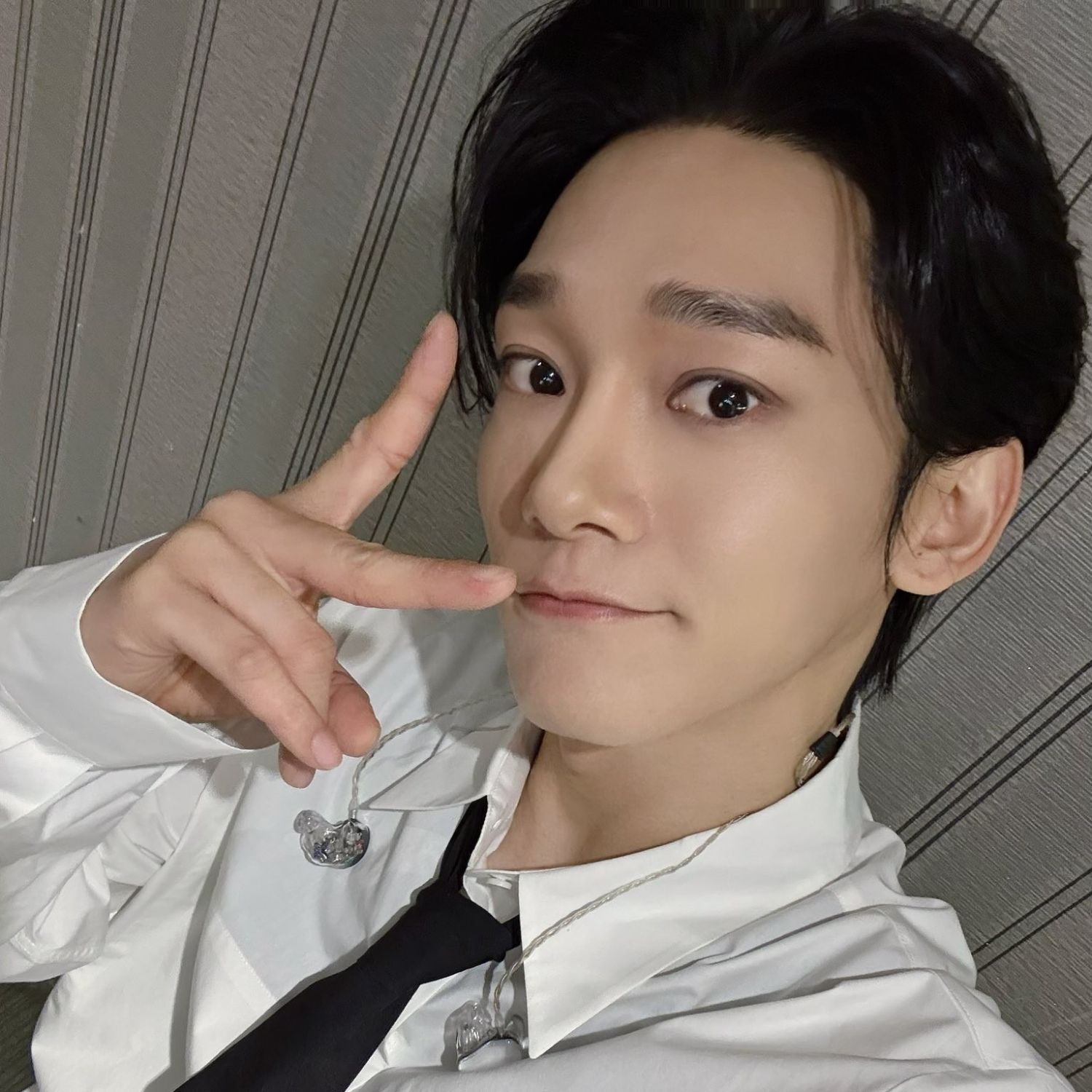 Behind-the-scenes cut of Chen (EXO)