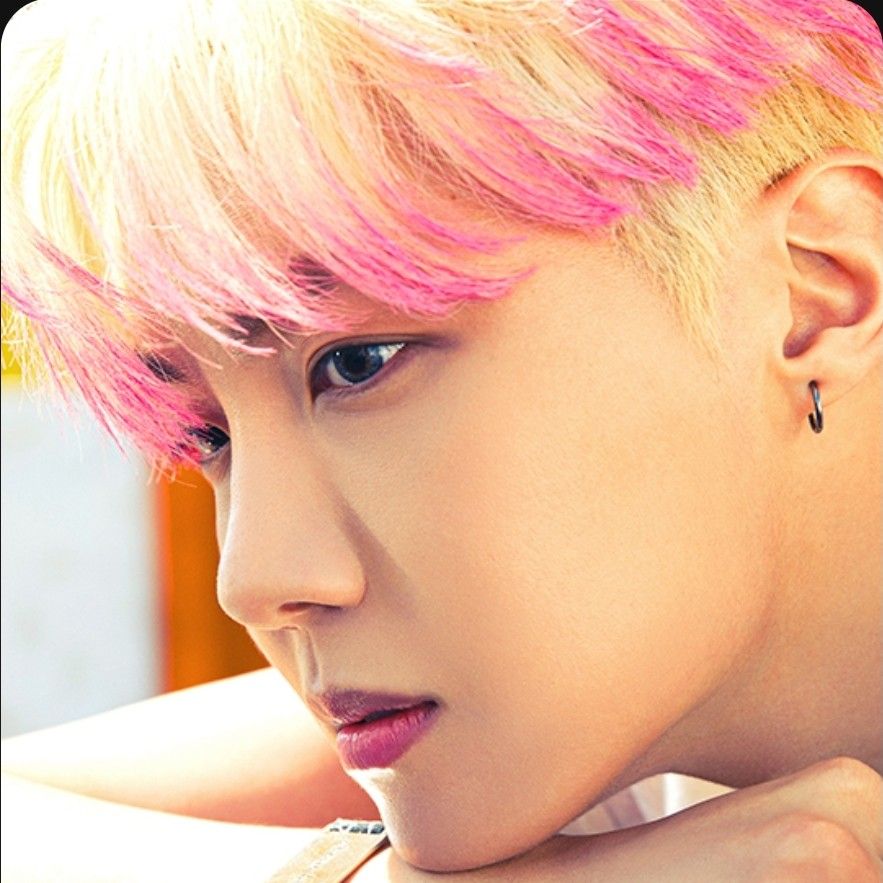 Momen yang diabadikan oleh penggemar j-hope (BTS)