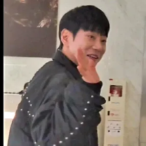 ファン・チヨルの舞台裏ショット