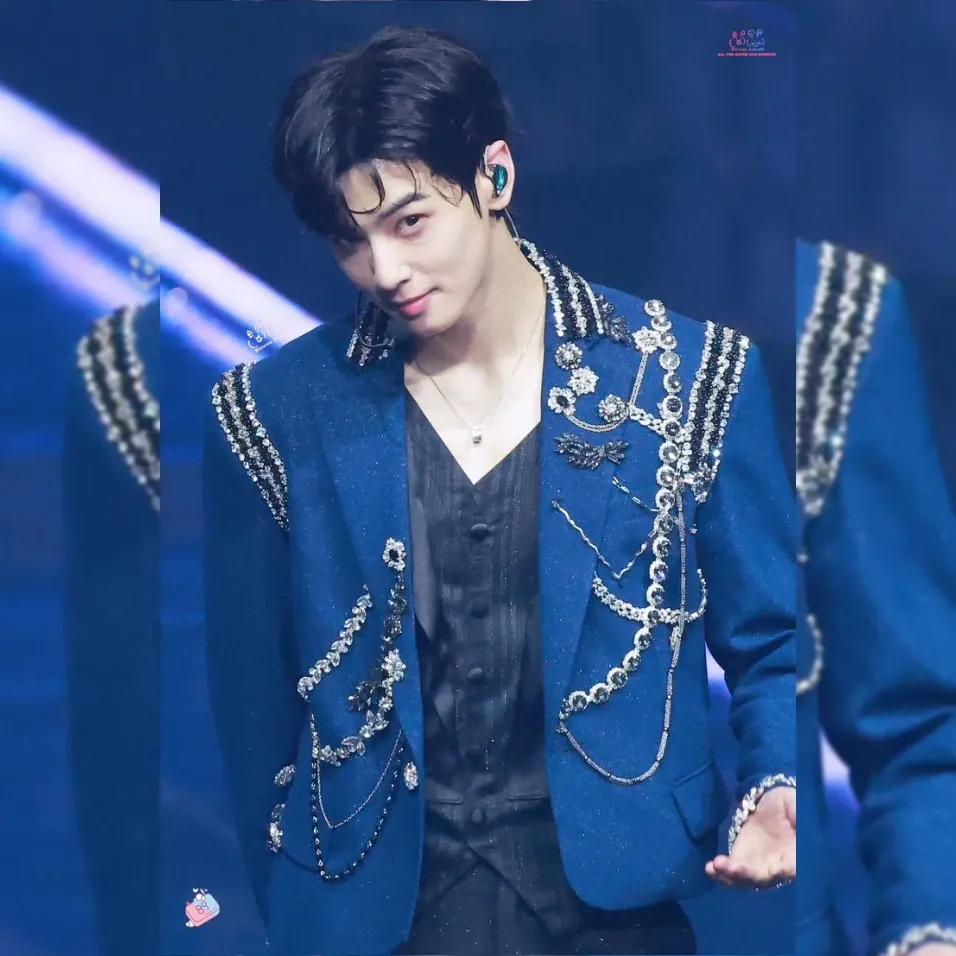 Foto aktivitas terbaru Eunwoo (ASTRO)