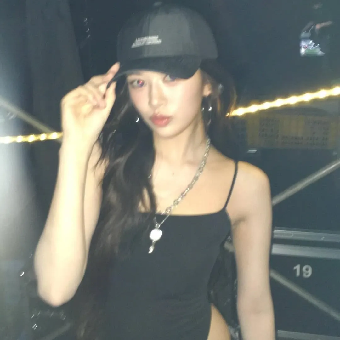 アン・ユジン (IVE)の舞台裏ショット