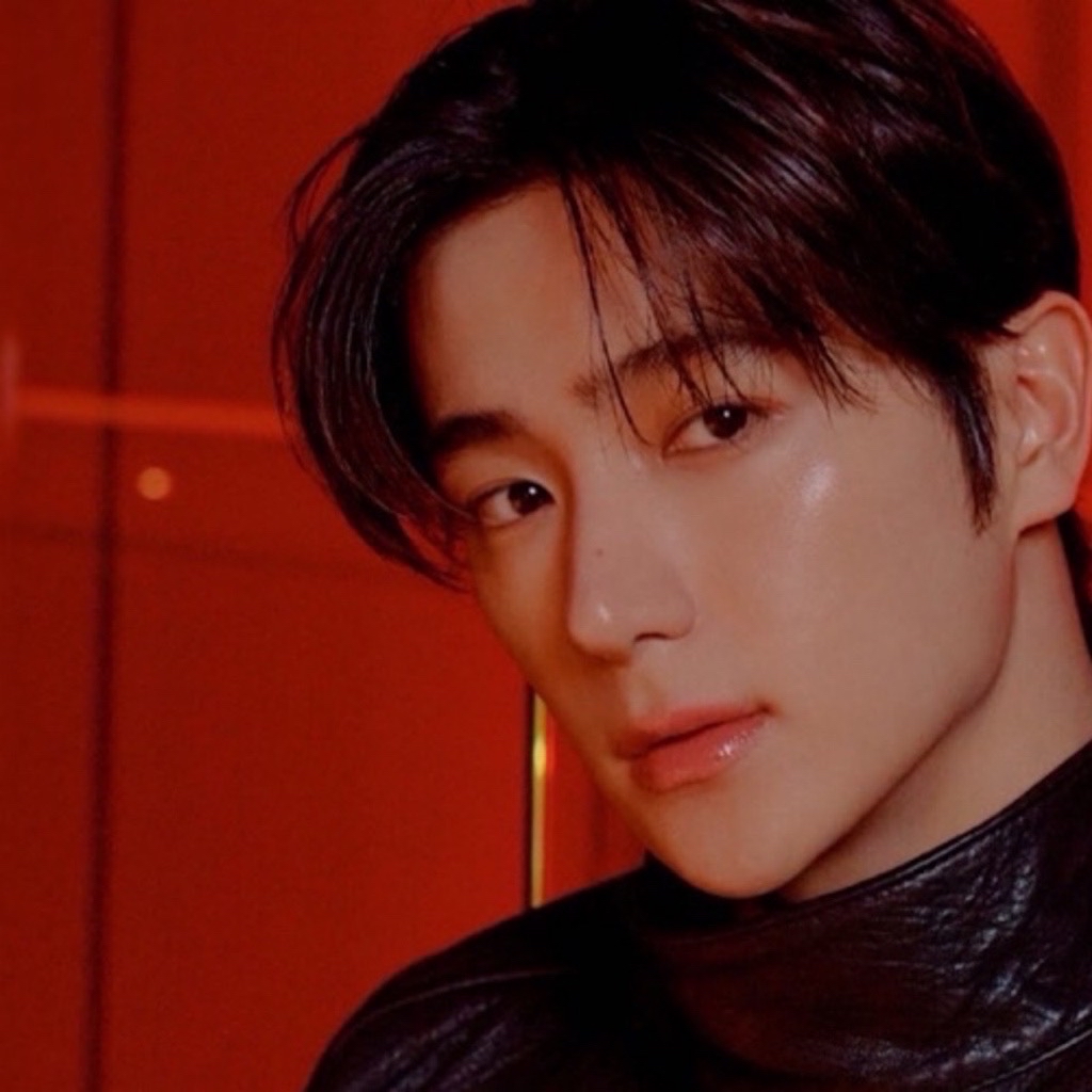 A moment captured by Hyunjae (THE BOYZ)'s fan