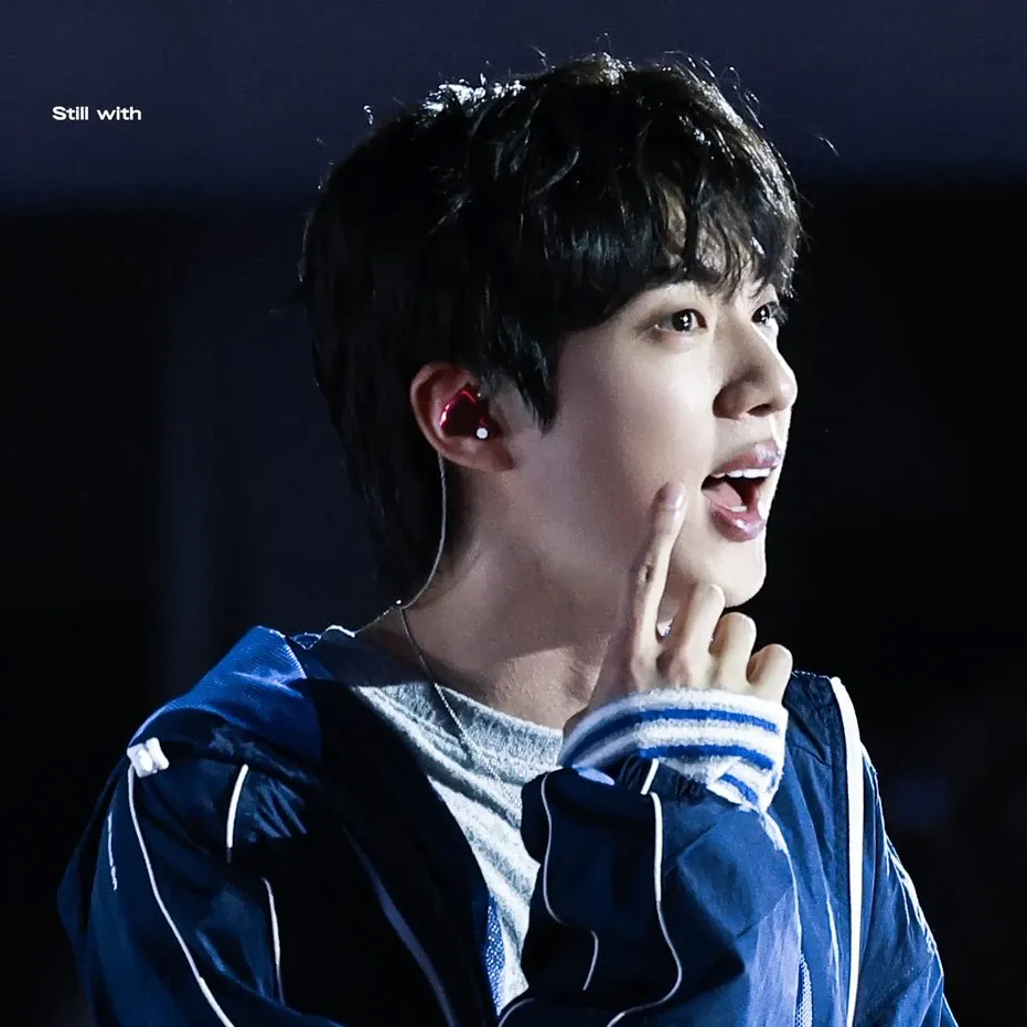 Momen yang diabadikan oleh penggemar Jin (BTS)