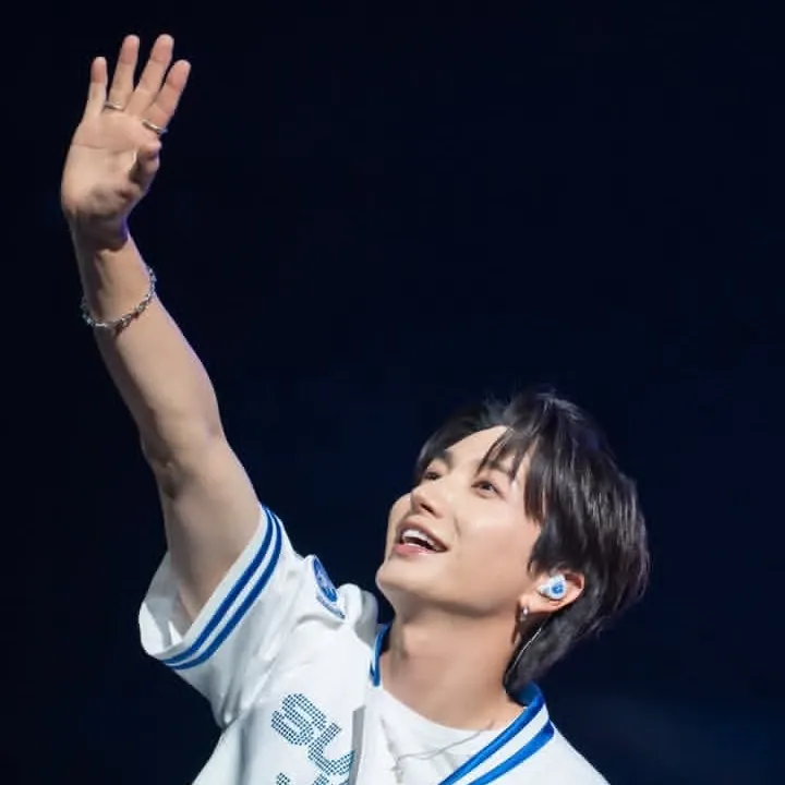 Behind-the-scenes cut of Leeteuk (Super Junior)