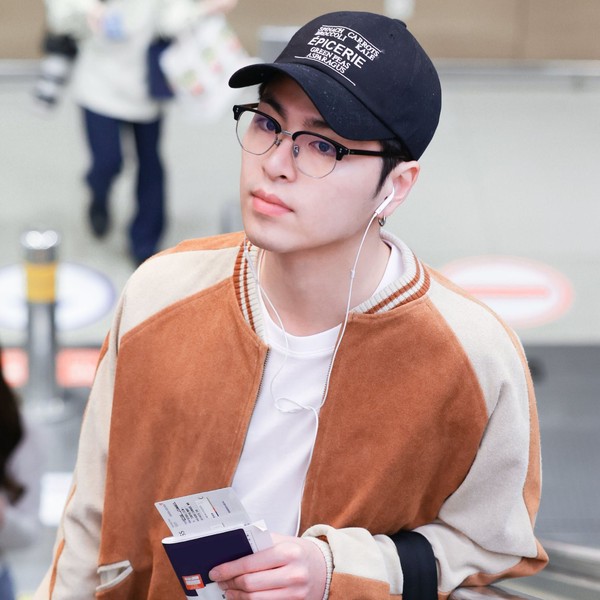 Signature photo of JU-NE (iKON) capturing their charm