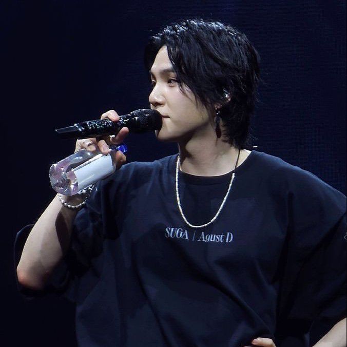 슈가 (방탄소년단)의 최신 사진