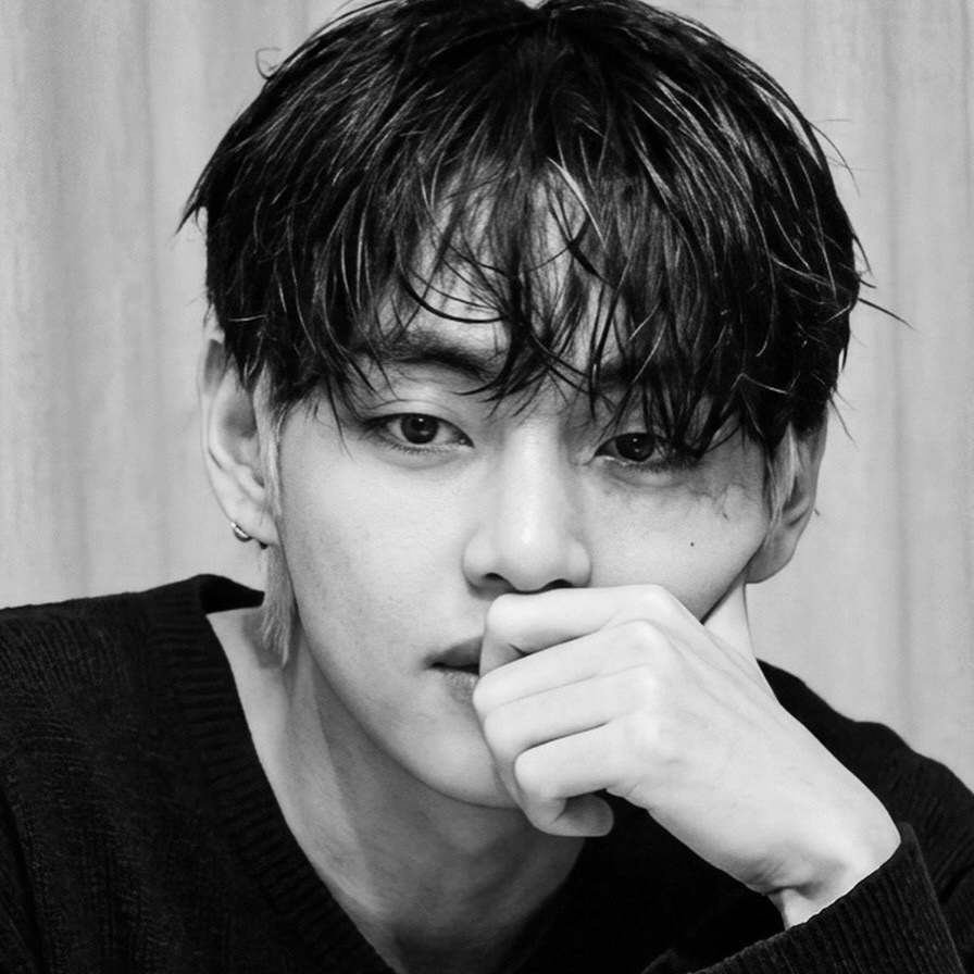 뷔 (방탄소년단)의 최신 사진
