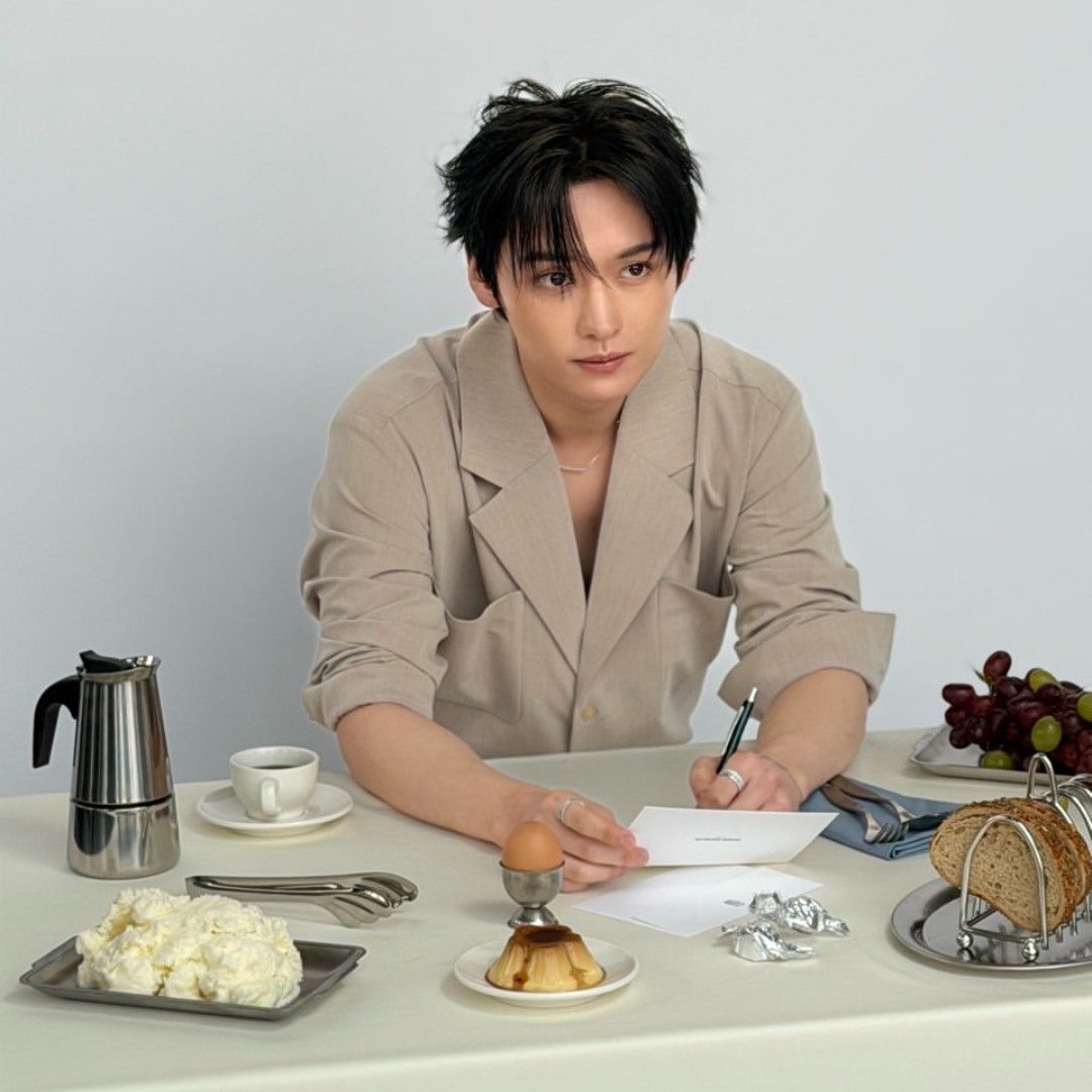 Behind-the-scenes cut of Lee Know (Stray Kids)