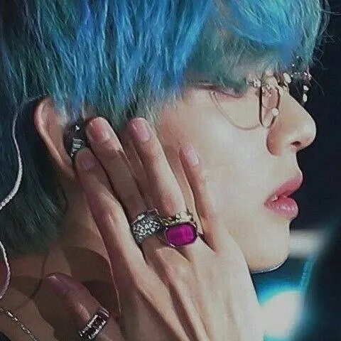 뷔 (방탄소년단) 최근 활동샷