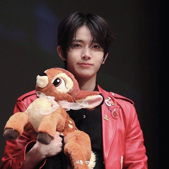 Foto terbaru Heeseung (ENHYPEN)