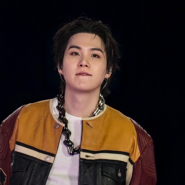 Foto aktivitas terbaru SUGA (BTS)