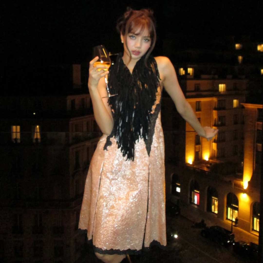 리사 (BLACKPINK)의 비하인드 컷