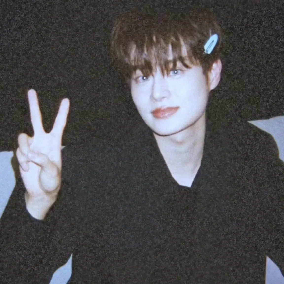 A moment captured by Lee Daehwi (AB6IX)'s fan
