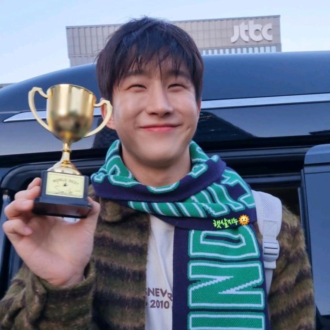 Latest photo of Jinjin (ASTRO)