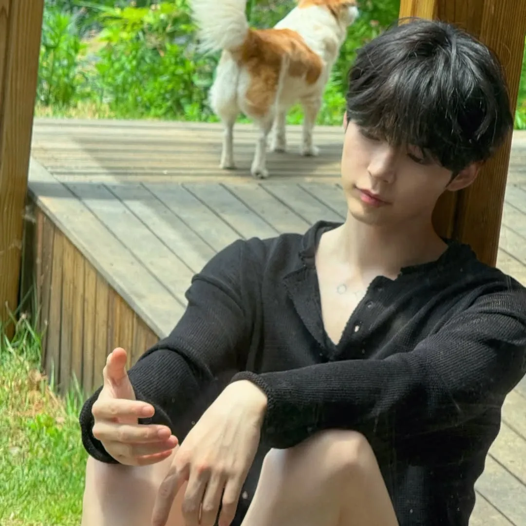 Recent activity shot of Sung Hanbin (ZEROBASEONE)