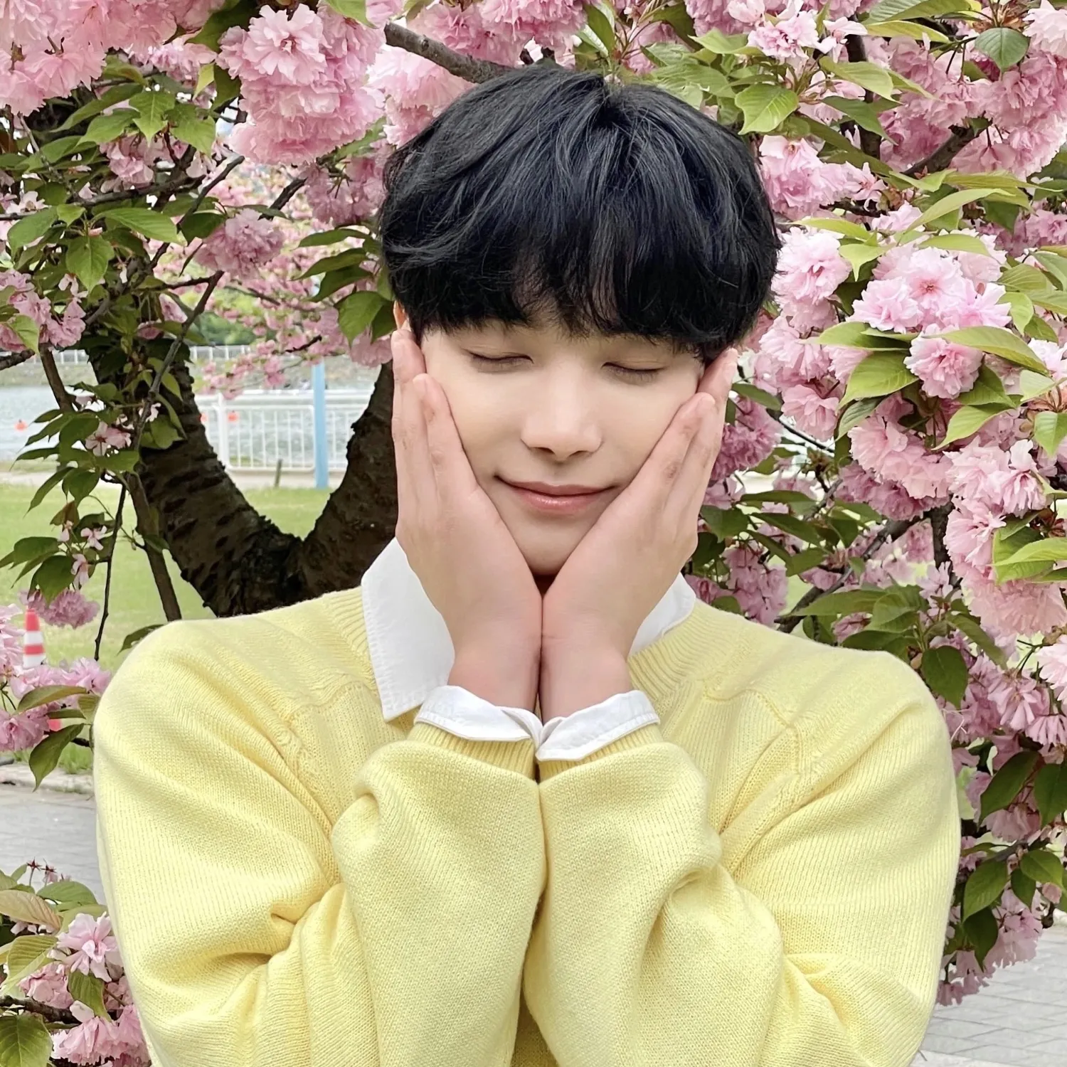 Behind-the-scenes cut of Kim Jonghyeon