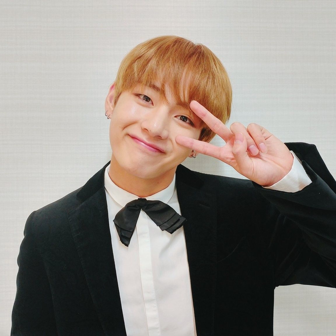 뷔 (방탄소년단)의 비하인드 컷