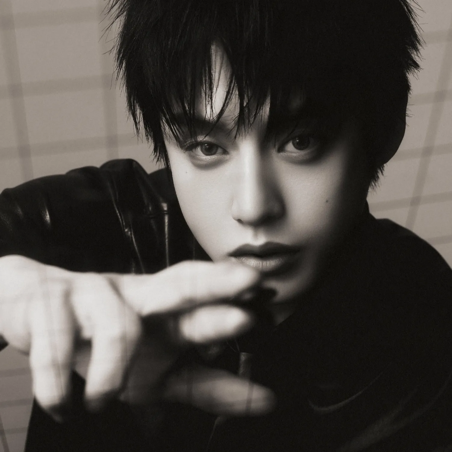 Behind-the-scenes cut of Kim Jiwoong (ZEROBASEONE)