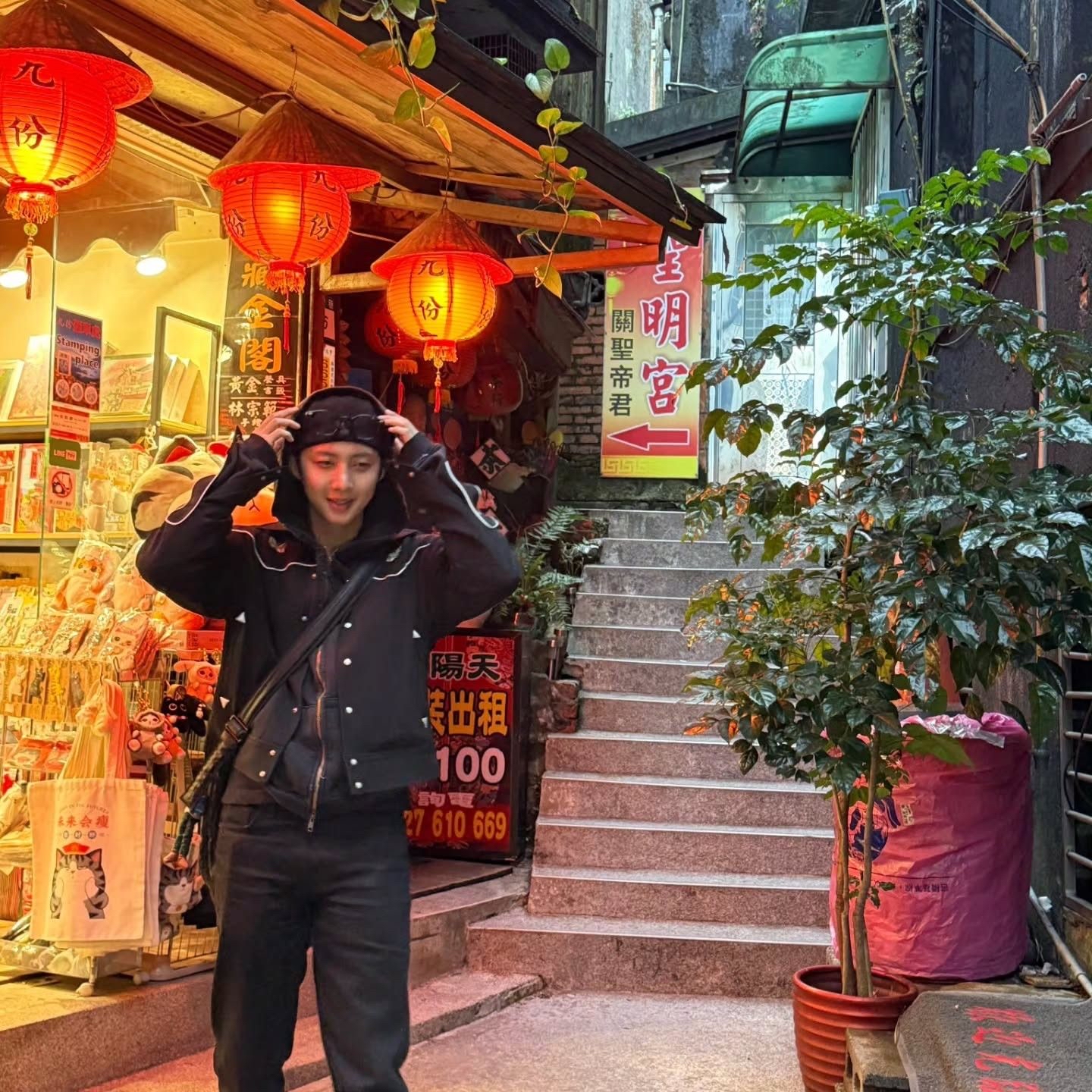 Behind-the-scenes cut of Hui (PENTAGON)