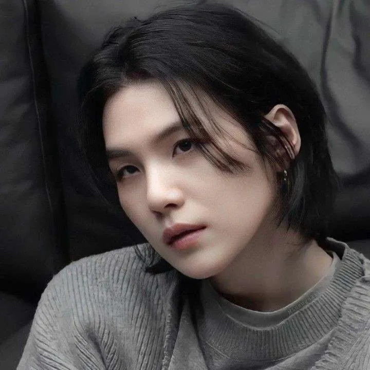Foto aktivitas terbaru SUGA (BTS)