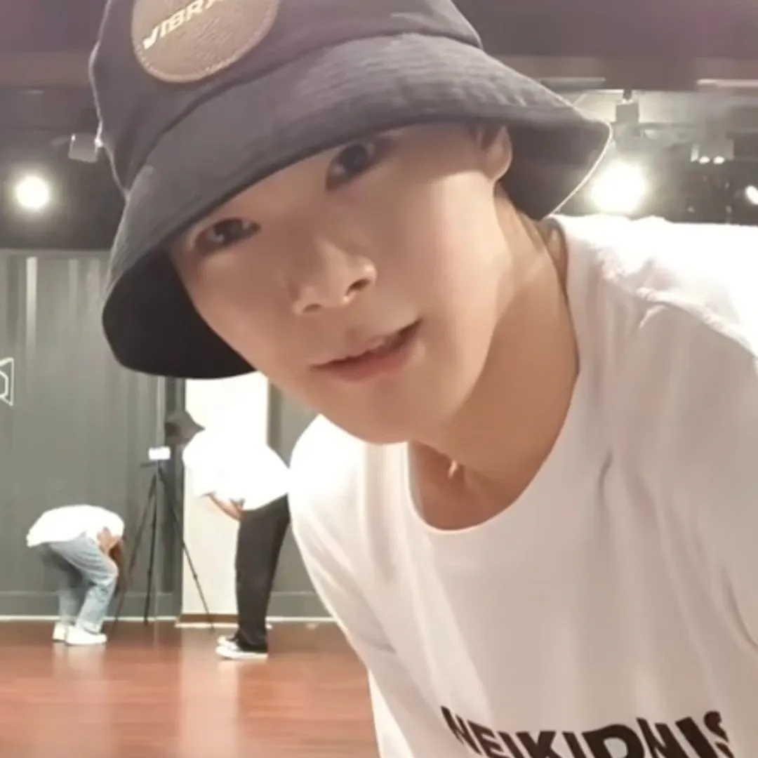 Latest photo of Moonbin (ASTRO)