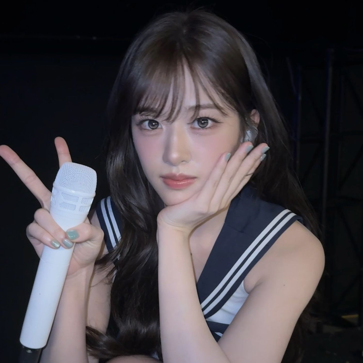 Behind-the-scenes cut of An Yujin (IVE)