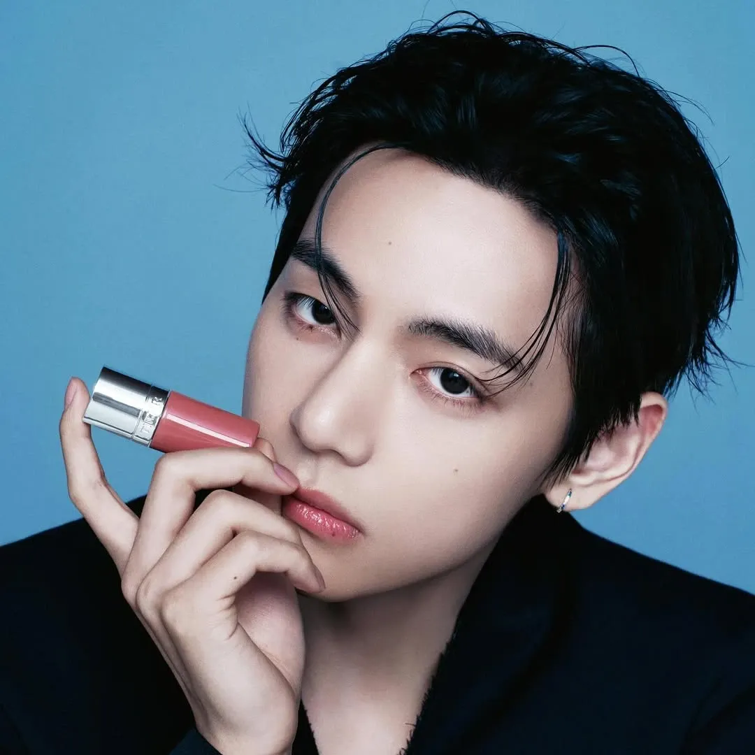 Latest photo of V (BTS)