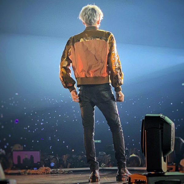 SUGA (BTS)の舞台裏ショット