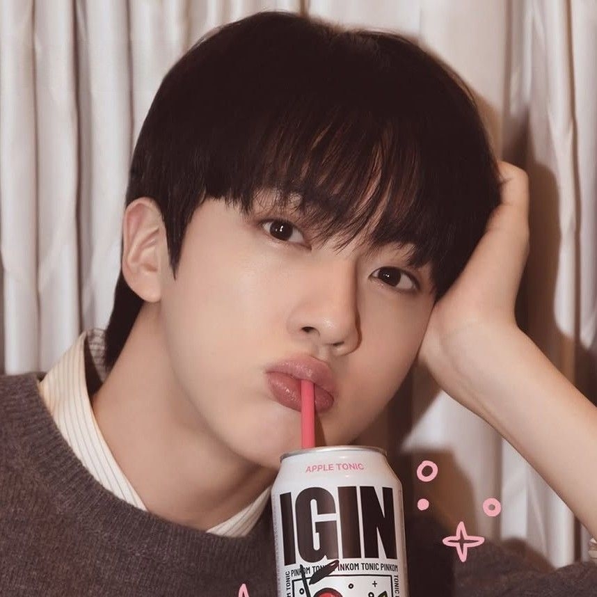 ジン (BTS)の最近の活動写真