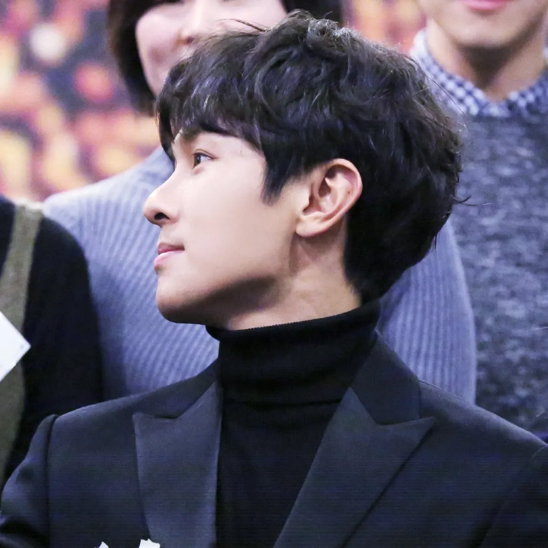 Behind-the-scenes cut of Kim Dongwan (SHINHWA)