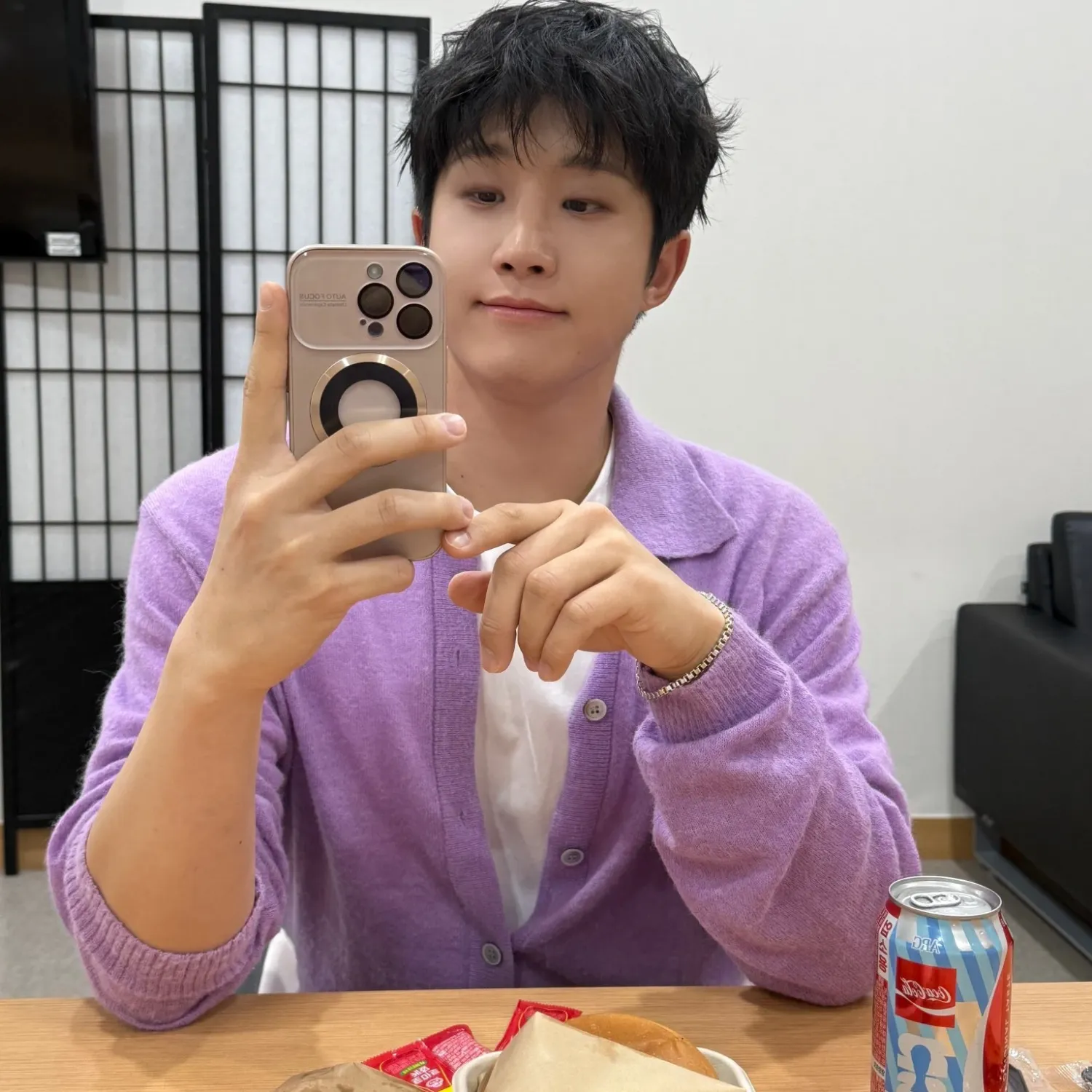 A moment captured by Jinjin (ASTRO)'s fan