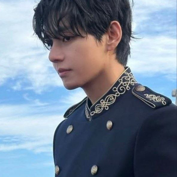 V (BTS)の舞台裏ショット