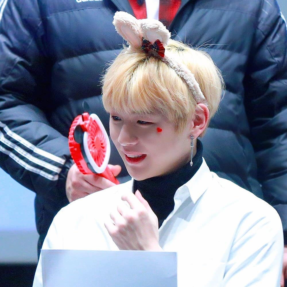강다니엘의 비하인드 컷
