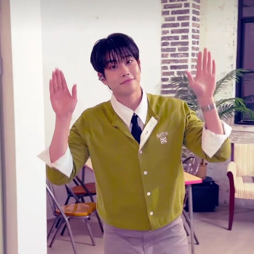 Behind-the-scenes cut of MJ (ASTRO)