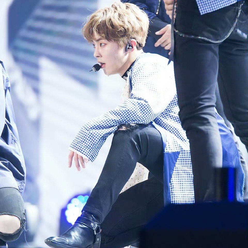 A moment captured by Xiumin (EXO)'s fan