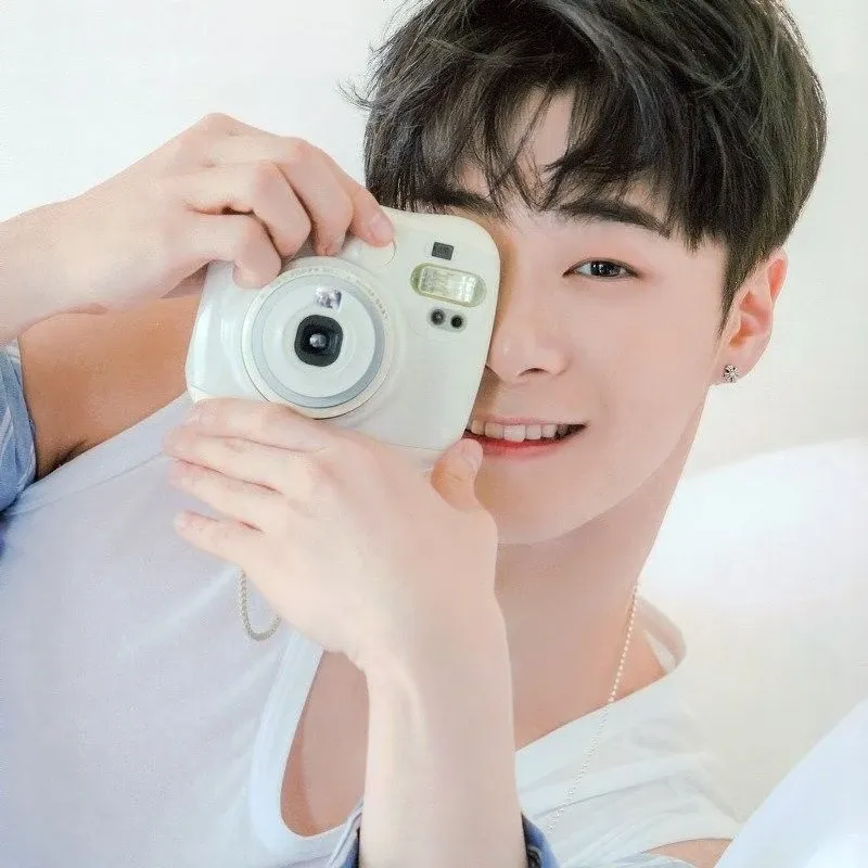 A moment captured by Moonbin (ASTRO)'s fan