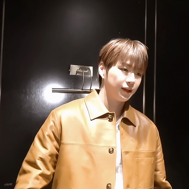 Foto aktivitas terbaru Kang Daniel