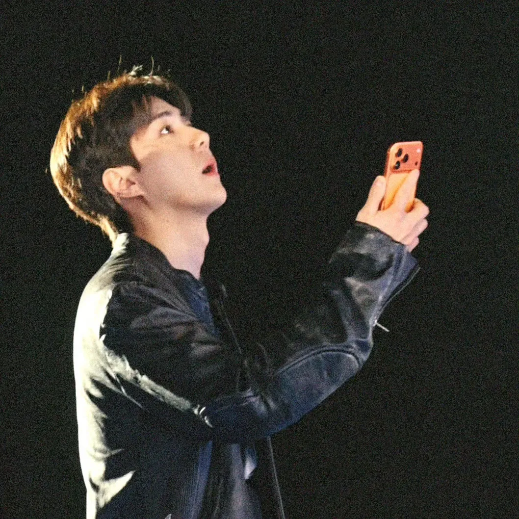 A moment captured by Sehun (EXO)'s fan